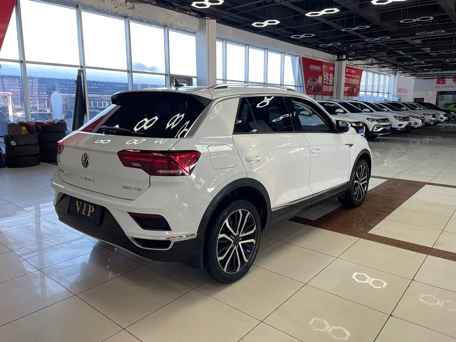 Volkswagen T-Roc 2021 car image #6