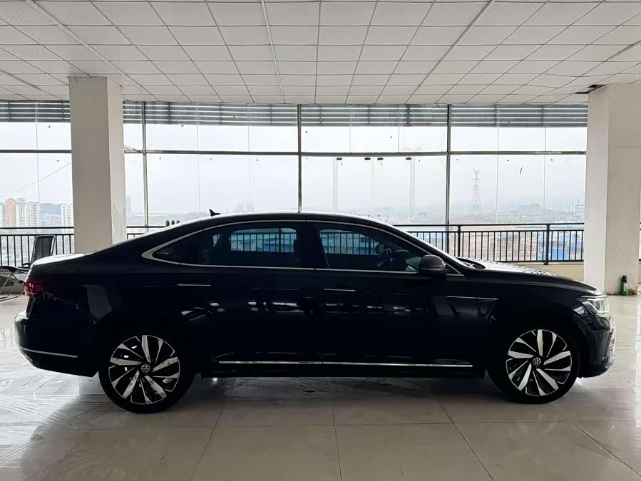 Volkswagen Passat 2021 immagine di auto #6