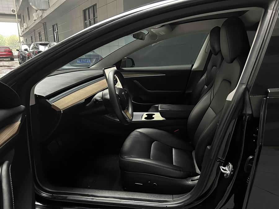 Tesla Model 3 2023 car image #6