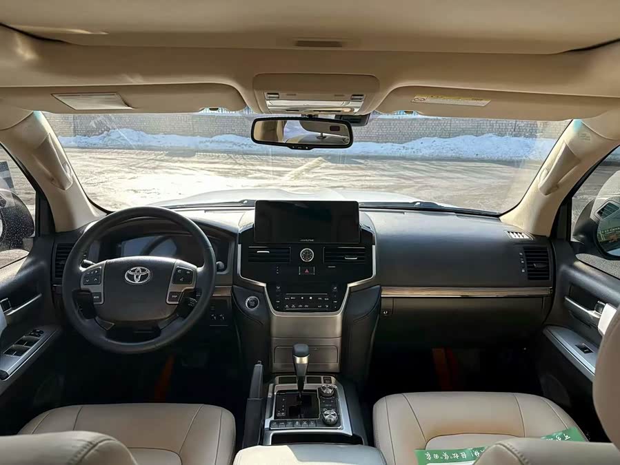 Toyota Land Cruiser 2011 car image #6