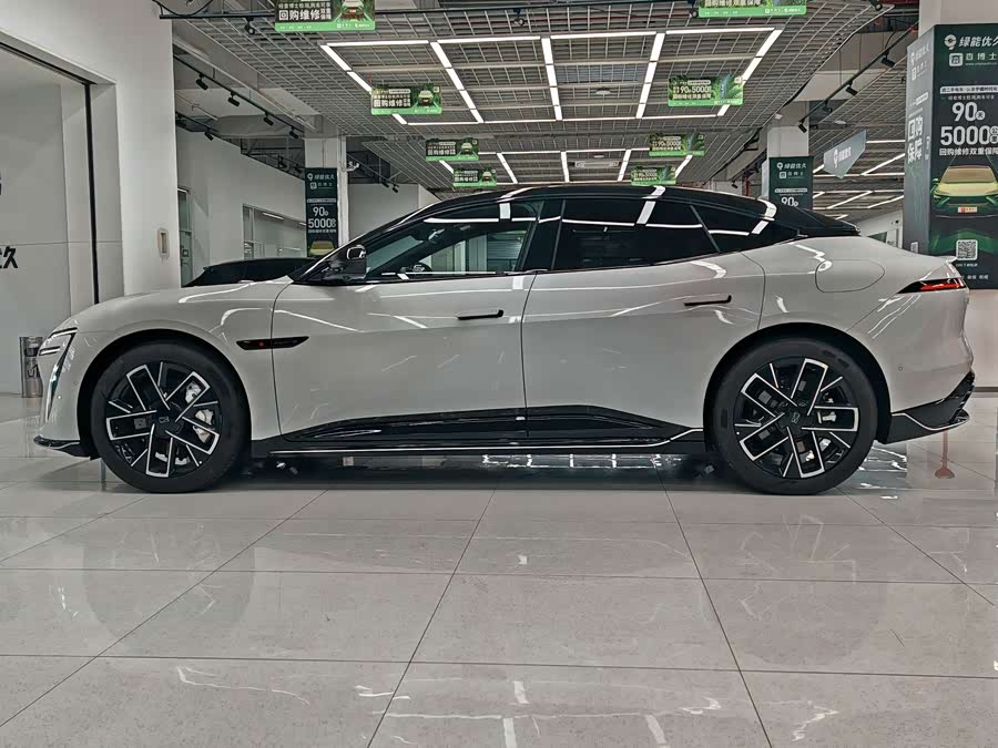 Avatr 06 2025 car image #6