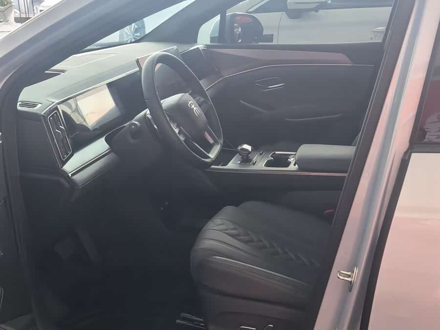 BYD SongL DM-i 2025 #6 BYD SongL DM-i 2025 car image #6