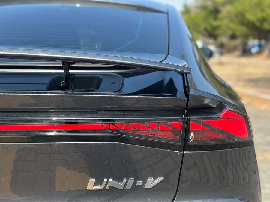 Changan UNI-V 2023 car image #6