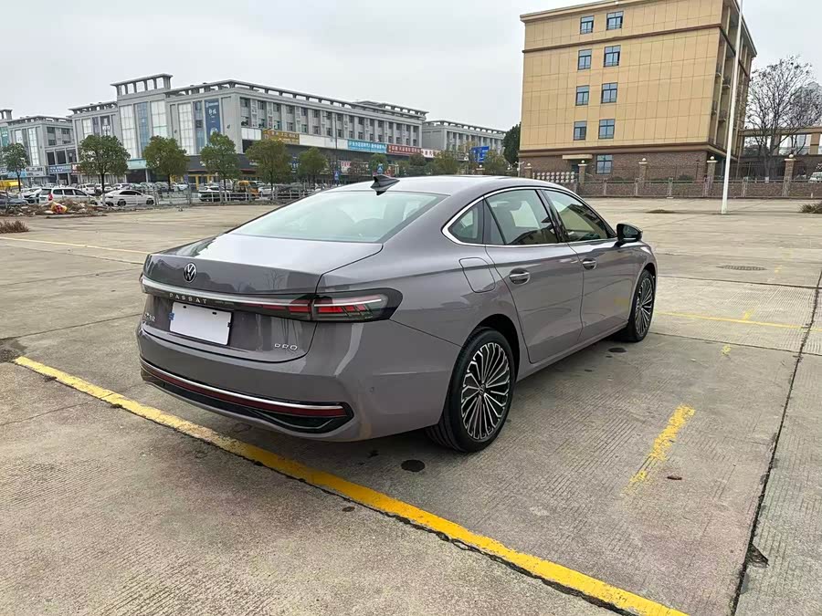 Volkswagen Passat 2024 car image #6