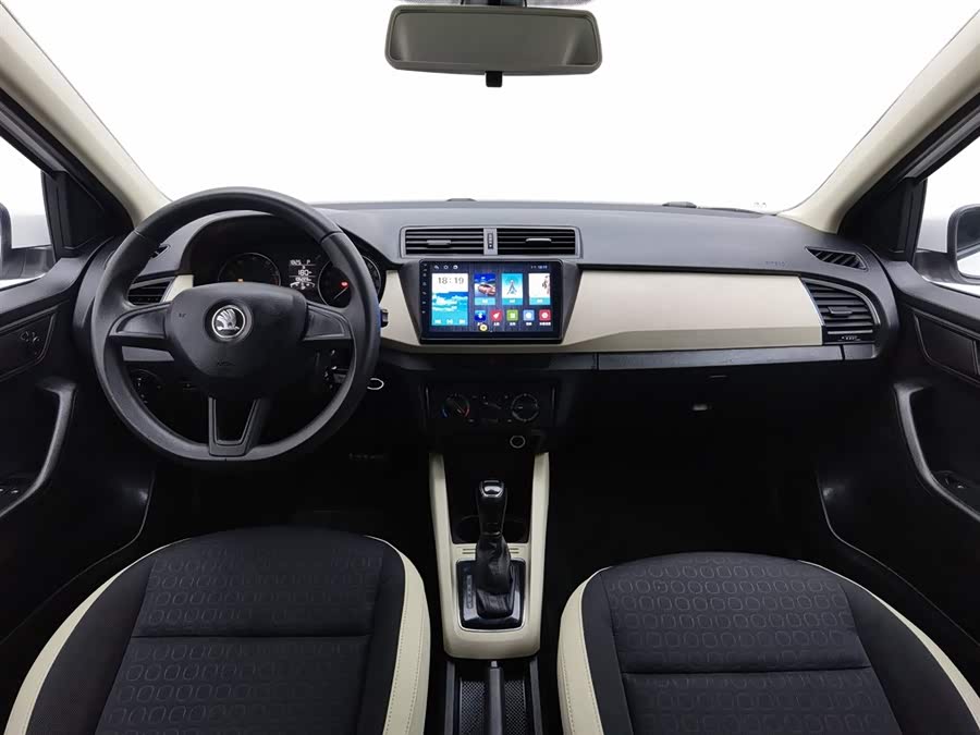 Skoda Fabia 2016 immagine di auto #6