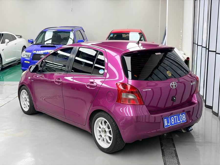 Toyota Yaris 2011 car image #6