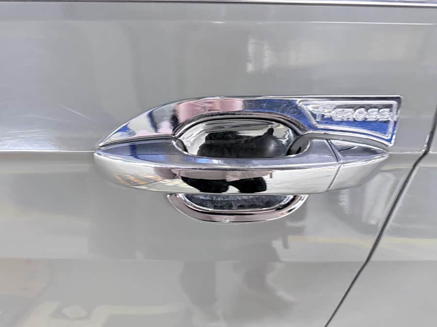 Volkswagen T-Cross 2019 car image #6