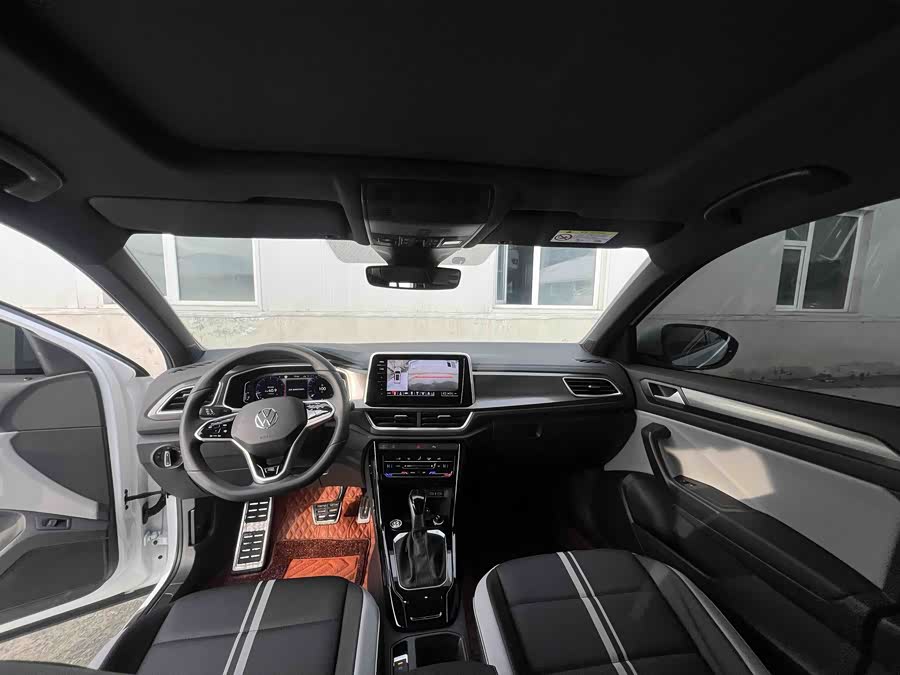 Volkswagen T-Roc 2025 immagine di auto #6