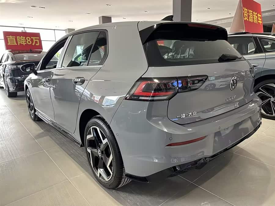 Volkswagen Golf 2025 car image #6