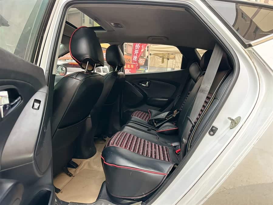 Hyundai ix35 2015 car image #6