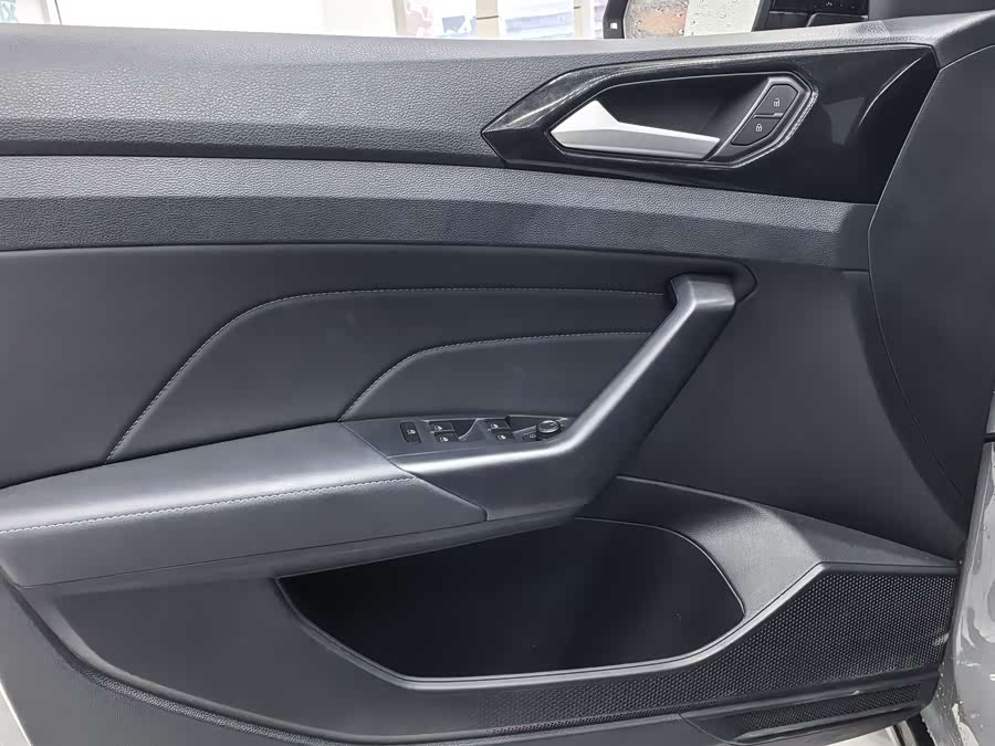 Volkswagen Tharu 2025 car image #6