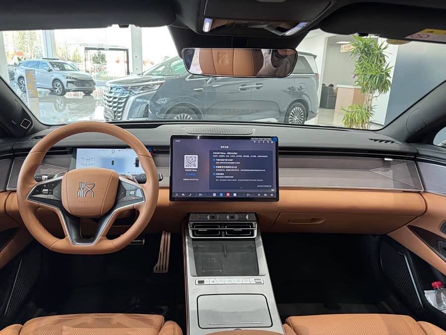 BYD HanL 2025 #6 BYD HanL 2025 car image #6