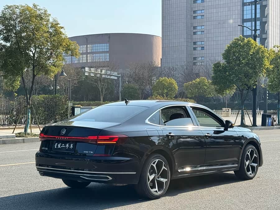 Volkswagen Passat 2025 صورة سيارة #6