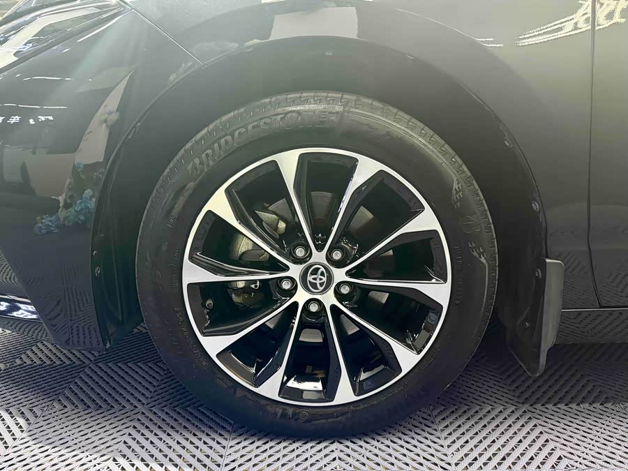 Toyota Avalon 2022 car image #6