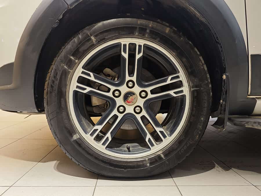 Forthing JOYEAR X5 2011 car image #6