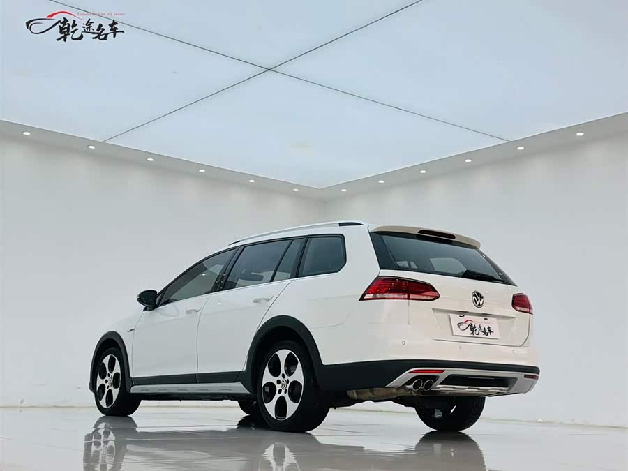 Volkswagen Golf (Imported) 2020 car image #6