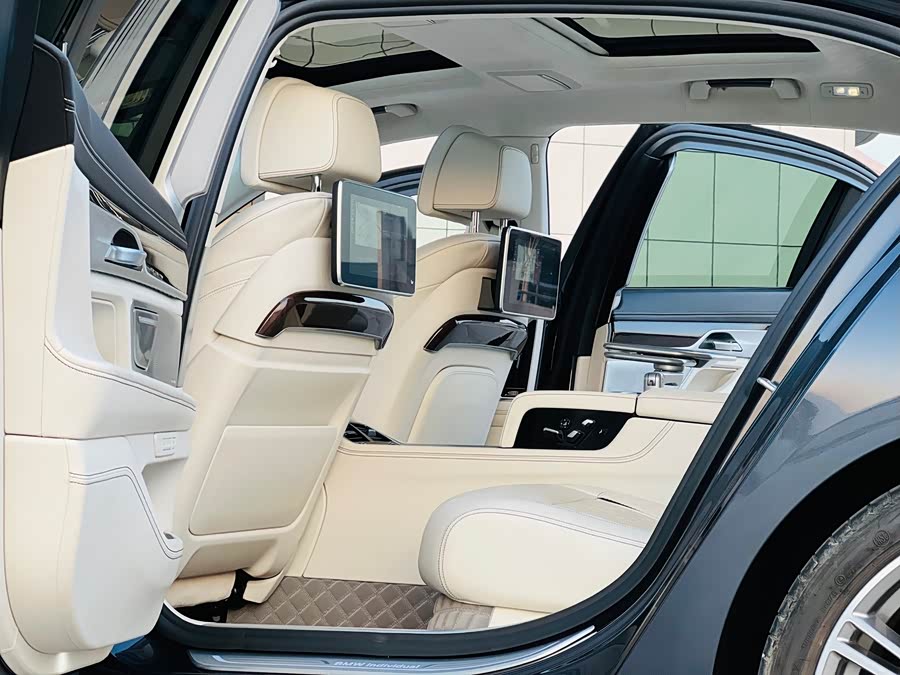 BMW 7 Series 2020 #6 BMW 7 Series 2020 car image #6