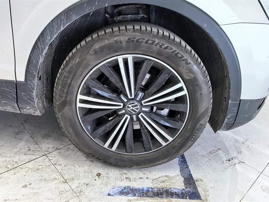 Volkswagen Tiguan L 2020 car image #6