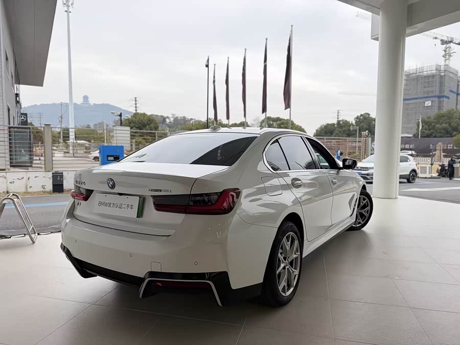 BMW i3 2024 car image #6