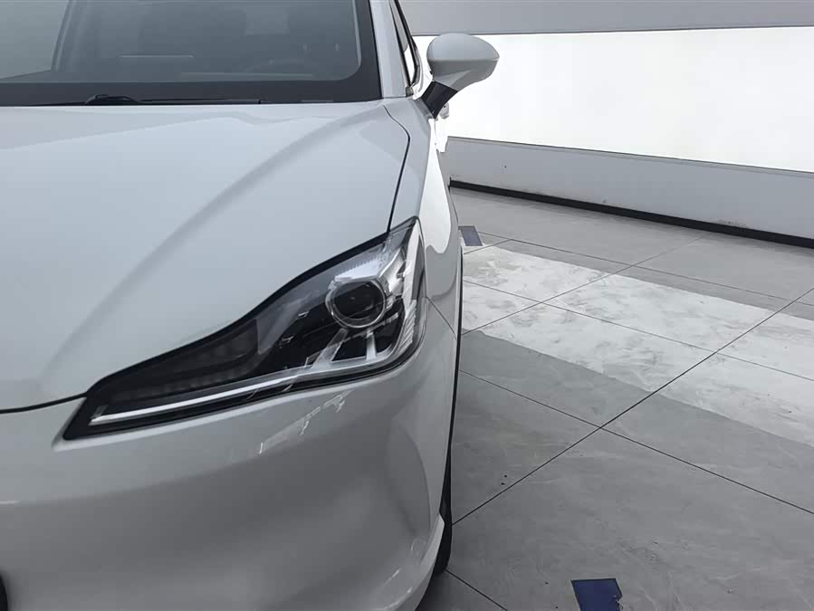 哪吒汽车 哪吒V 2022 #6 哪吒汽车 哪吒V 2022 汽车图片 #6