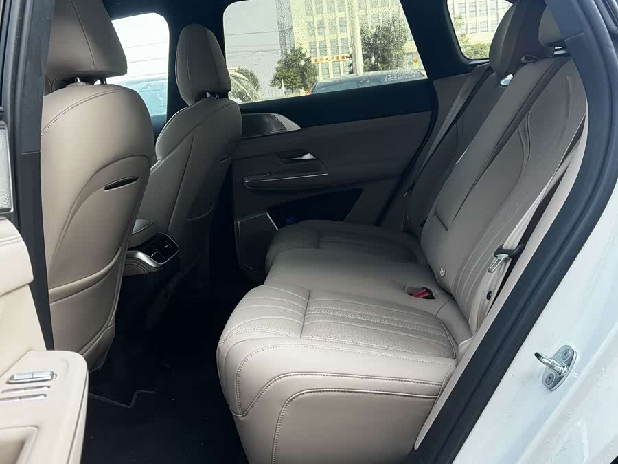 Xpeng G9 2025 car image #6