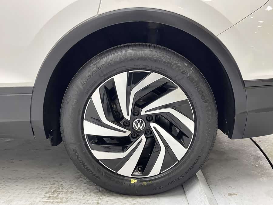 Volkswagen Tiguan L 2022 #6 Volkswagen Tiguan L 2022 car image #6