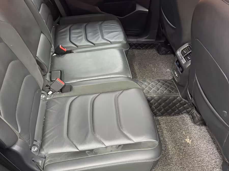 Volkswagen Tiguan L 2019 car image #6