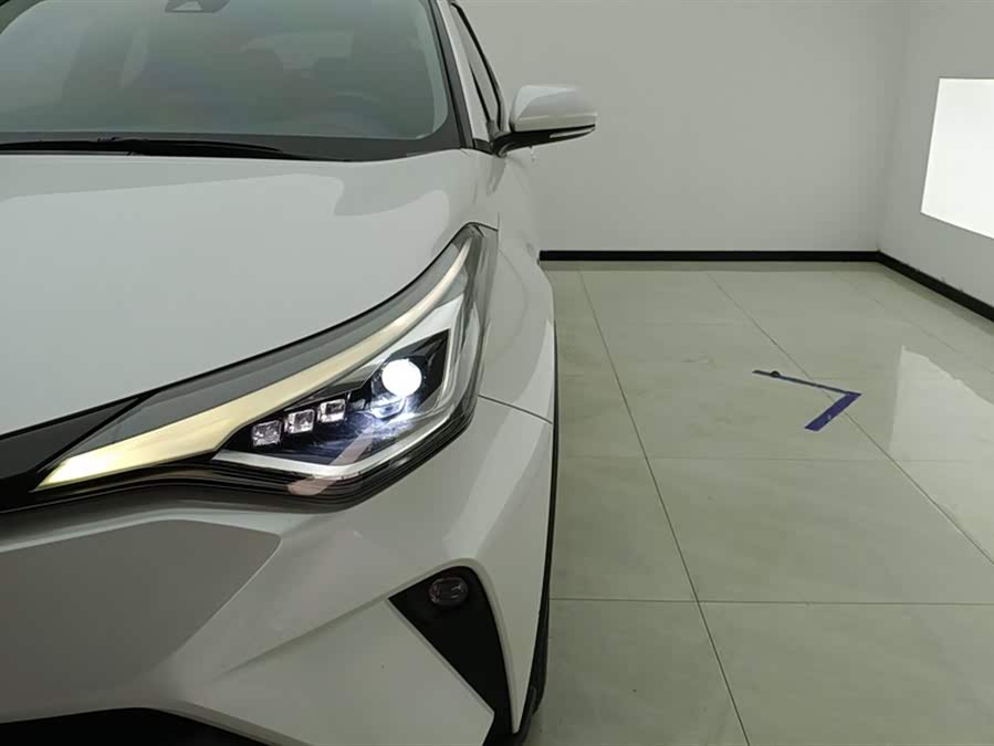 Toyota C-HR 2022 car image #6