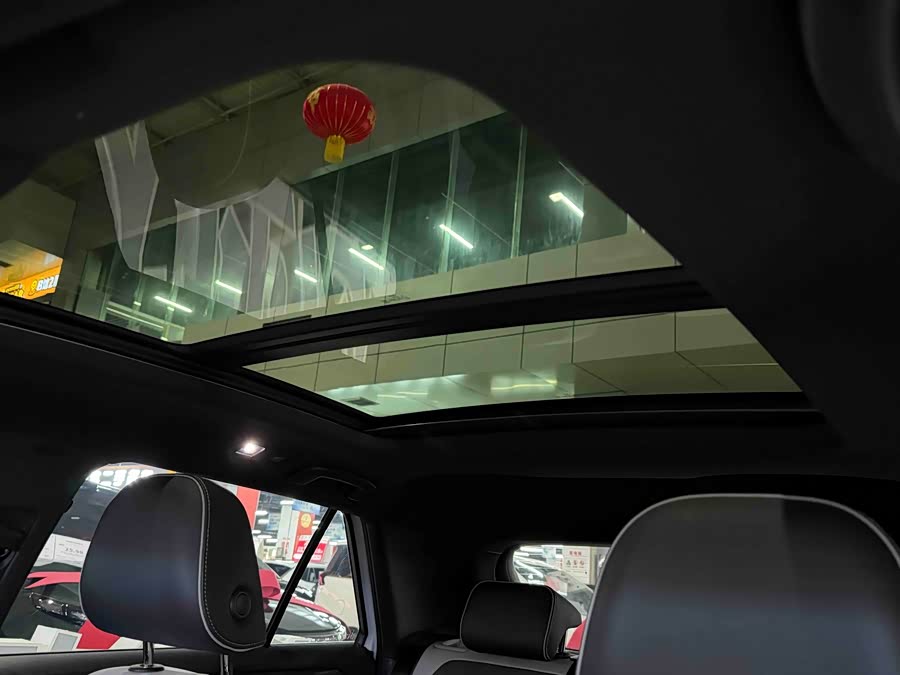 Volkswagen T-Roc 2024 car image #6