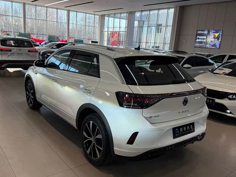 Volkswagen T-Roc 2026 car image #6