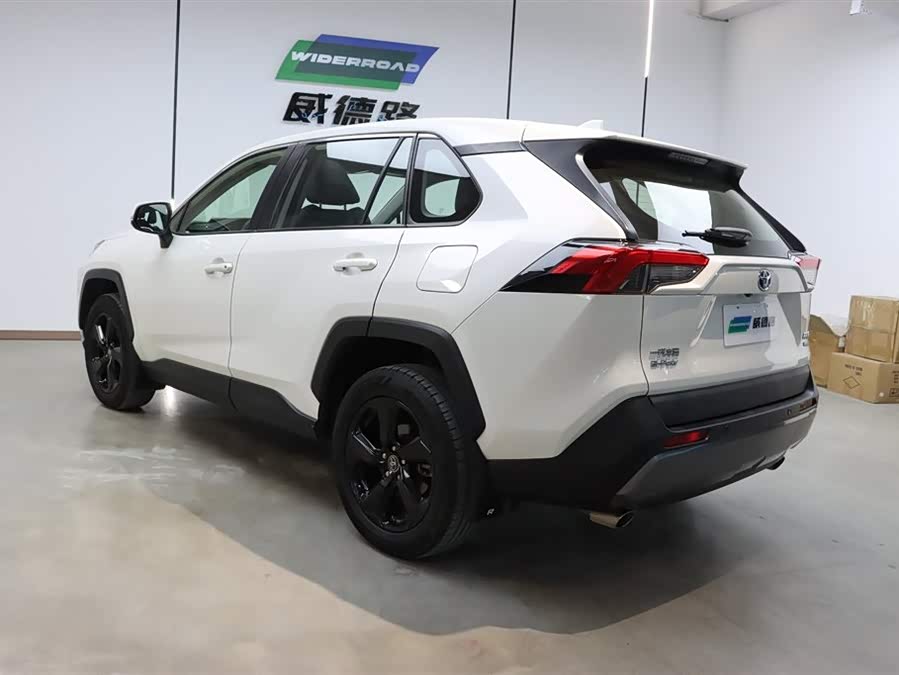 Toyota RAV4 2020 car image #6
