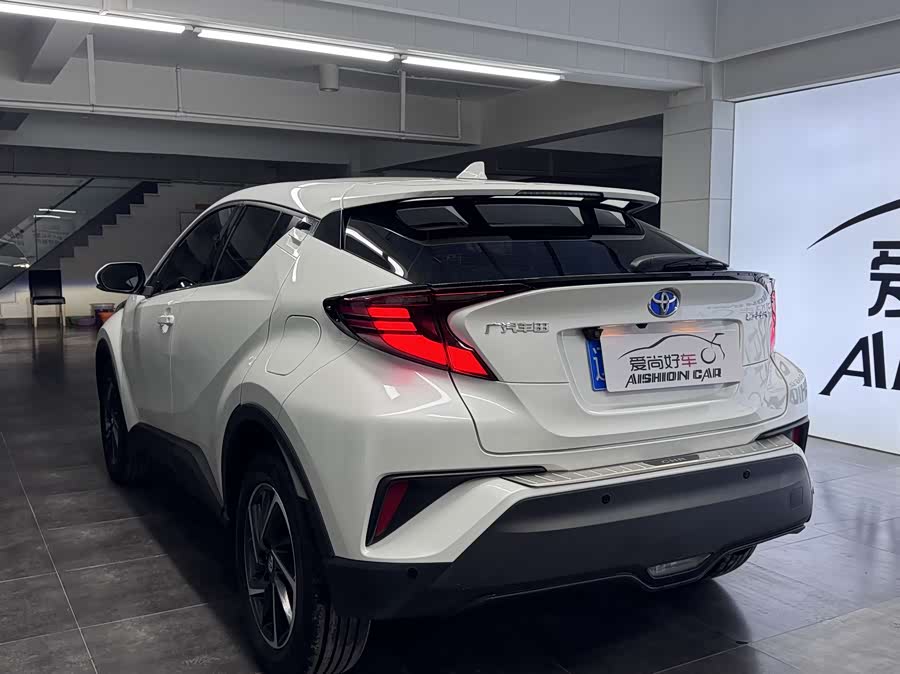 Toyota C-HR 2021 car image #6