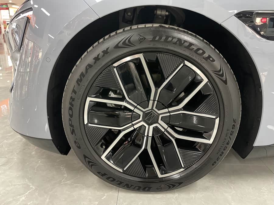 Avatr 12 2024 car image #6