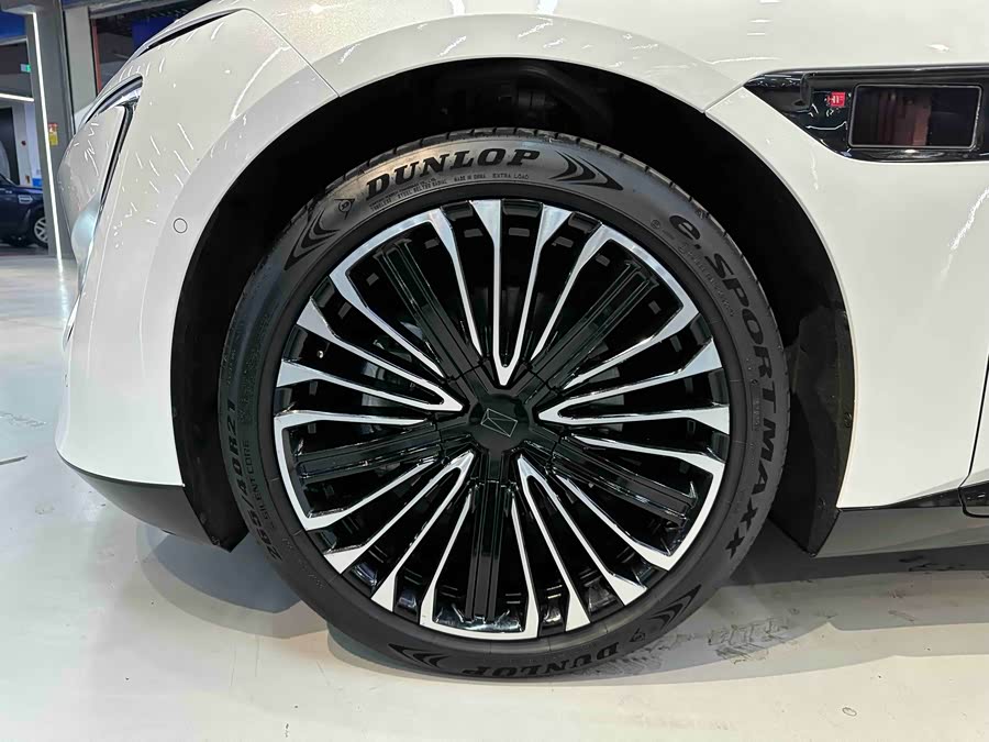 Avatr 12 2025 car image #6