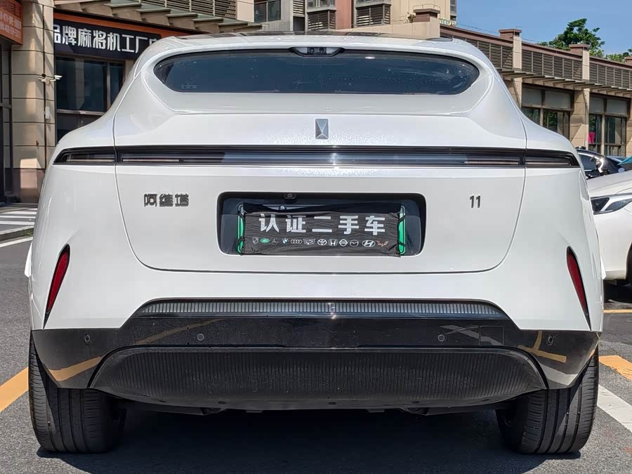 Avatr 11 2024 car image #6