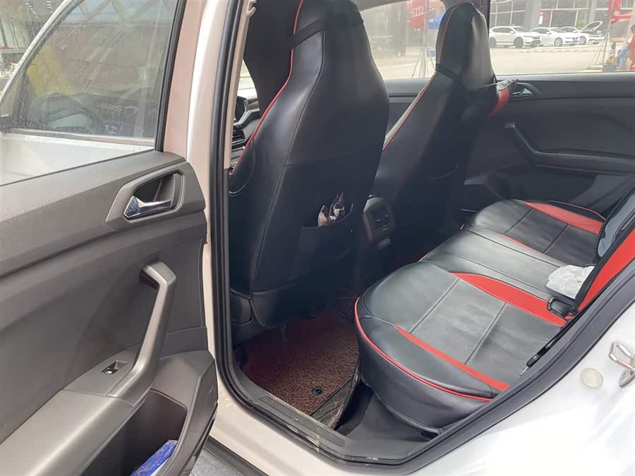 Volkswagen T-Cross 2019 car image #6