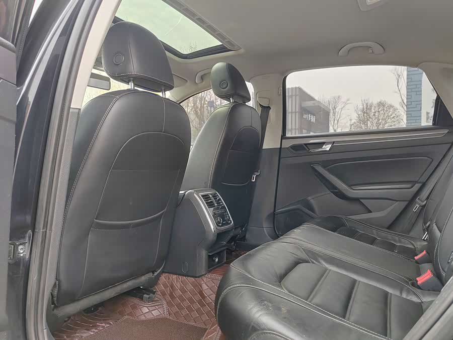 Volkswagen Passat 2018 immagine di auto #6