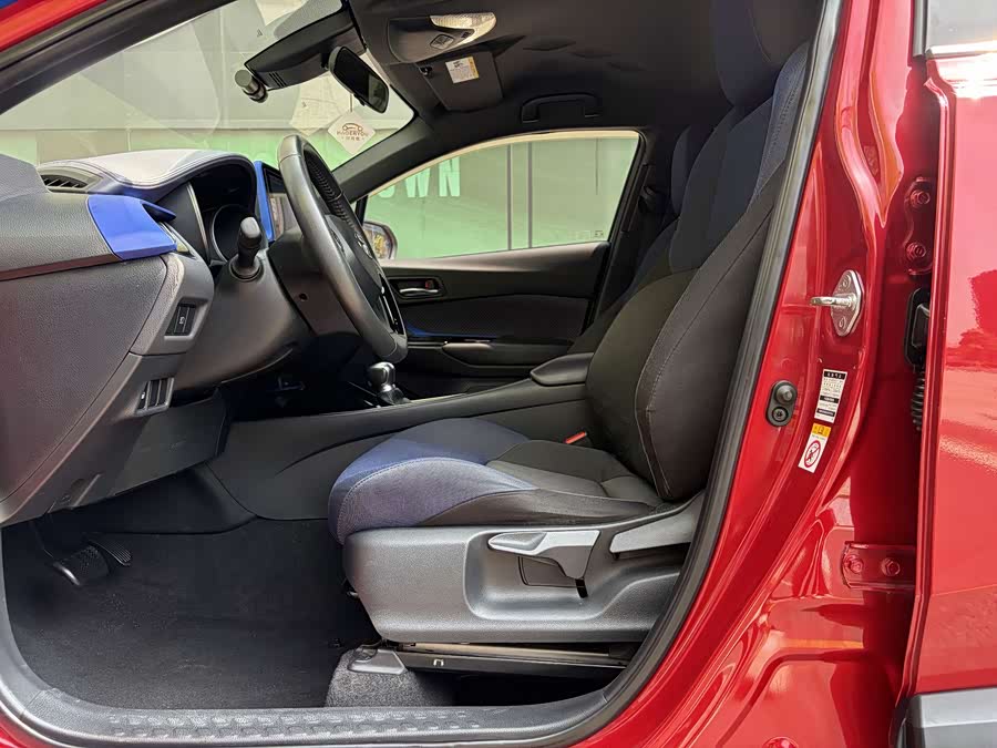 Toyota C-HR 2018 car image #6