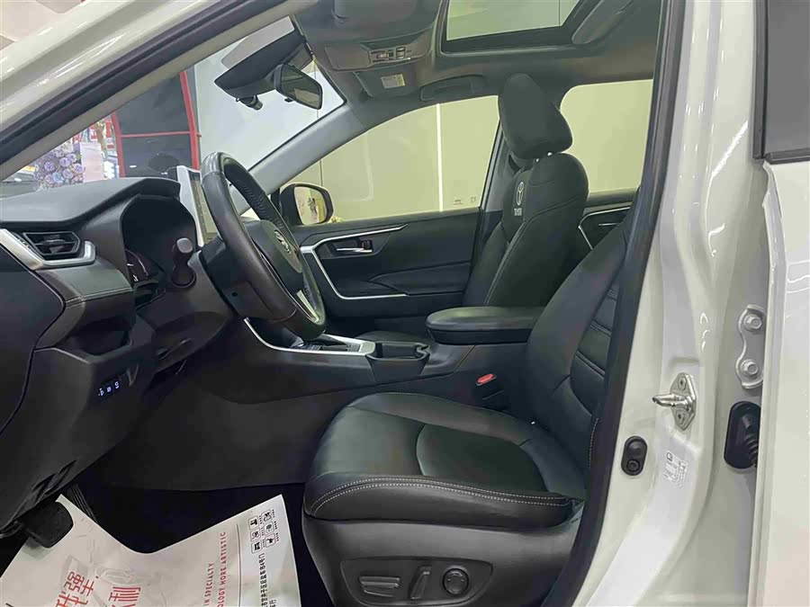 Toyota RAV4 2020 car image #6