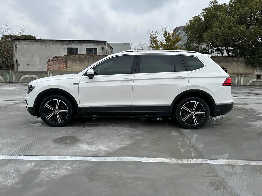 Volkswagen Tiguan L 2017 car image #6