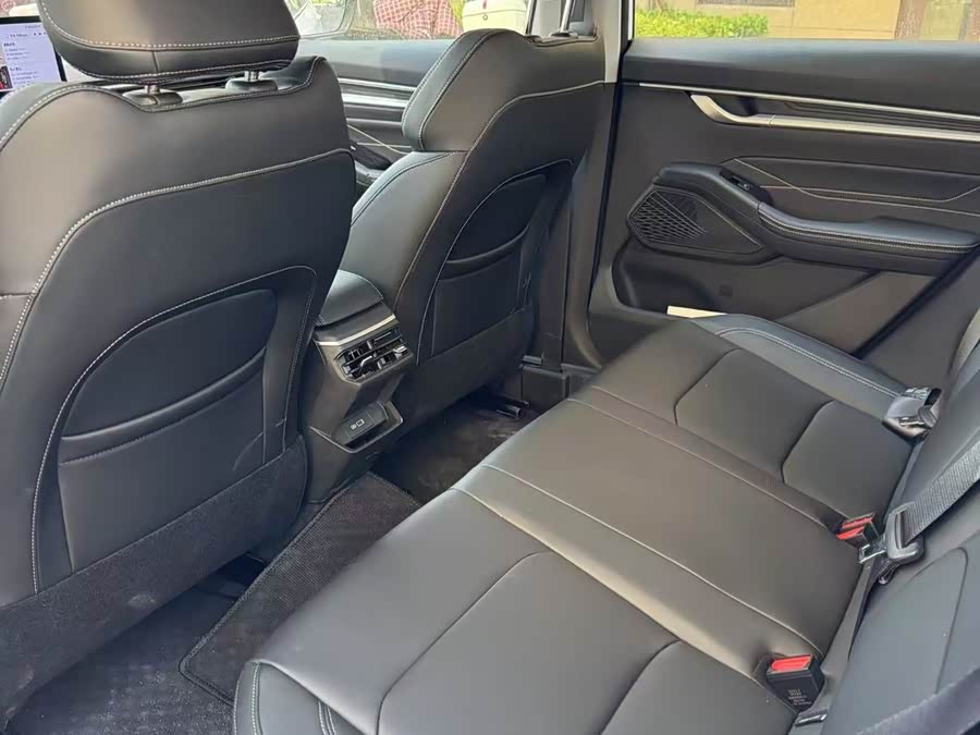 GEELY Emgrand 2021 car image #6