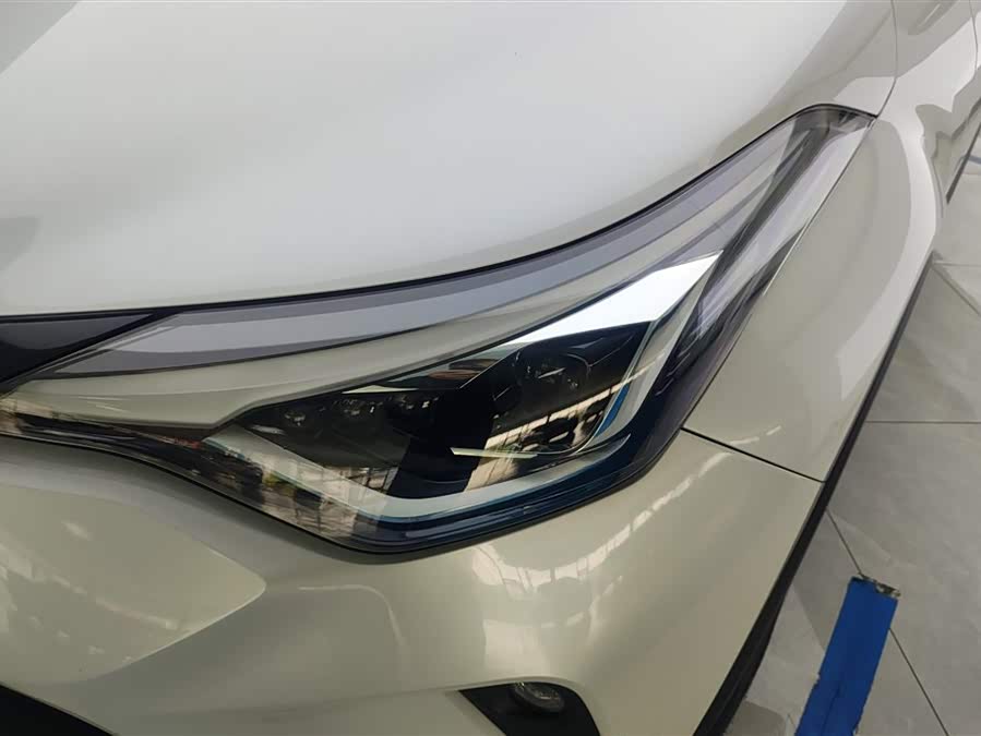 Toyota C-HR 2019 immagine di auto #6