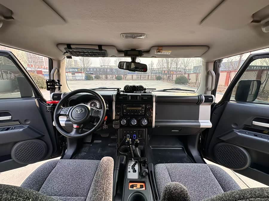 Toyota FJ Cruiser 2015 car image #6