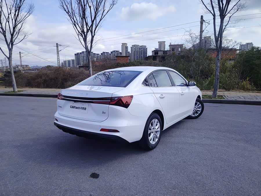 Roewe i5 2026 car image #6