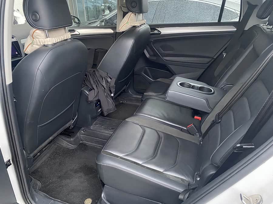 Volkswagen Tiguan L 2020 immagine di auto #6