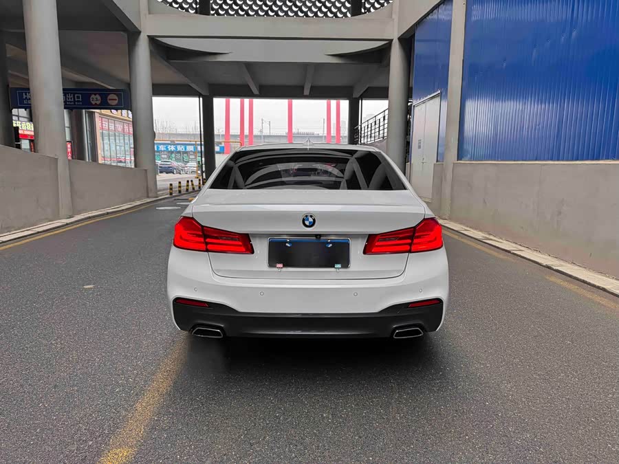 BMW 5 Series 2018 imagem de carro #6