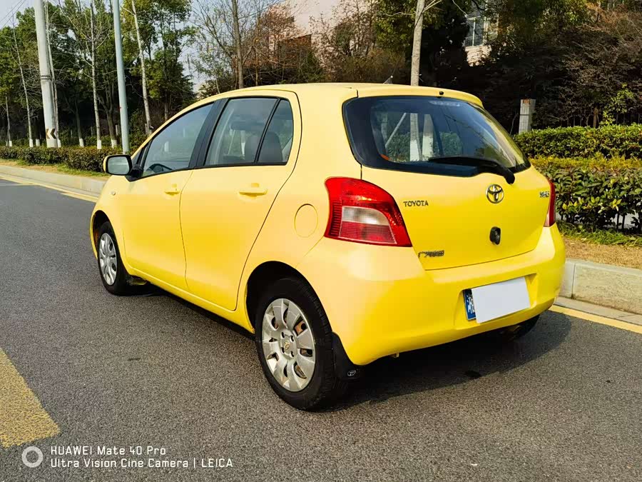 Yaris 2011 car image #6