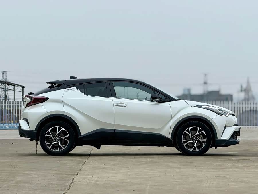 Toyota C-HR 2018 #6 Toyota C-HR 2018 car image #6