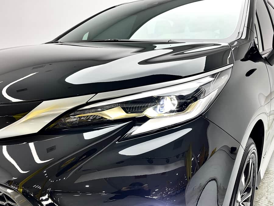 Toyota Granvia 2024 car image #6