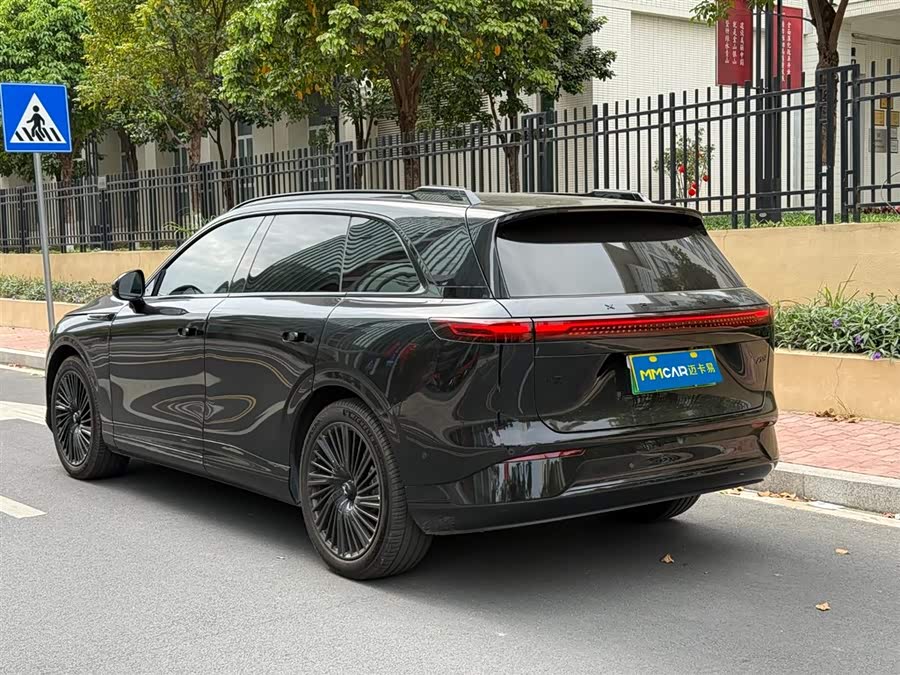 Xpeng G9 2025 صورة سيارة #6